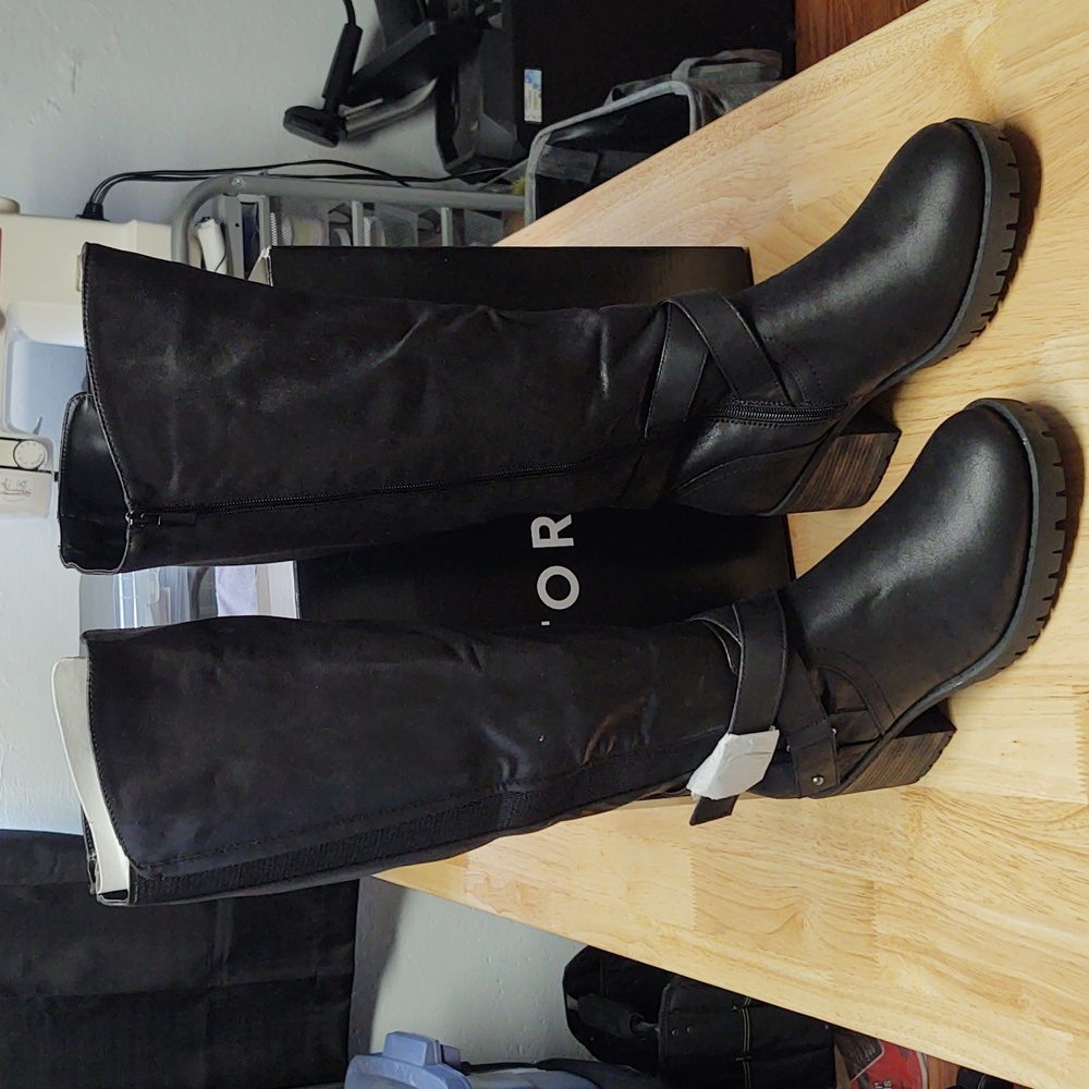 Black Torrid Knee Boots, New in box, 9.5W